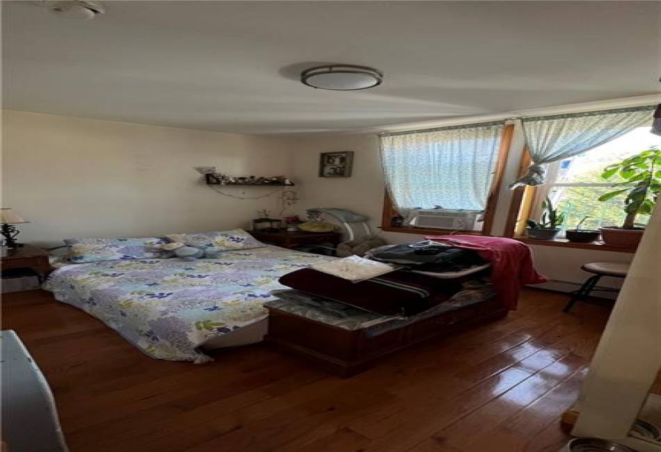 2532 26th Street, Brooklyn, New York 11235, 6 Bedrooms Bedrooms, ,3 BathroomsBathrooms,Residential,For Sale,26th,468870