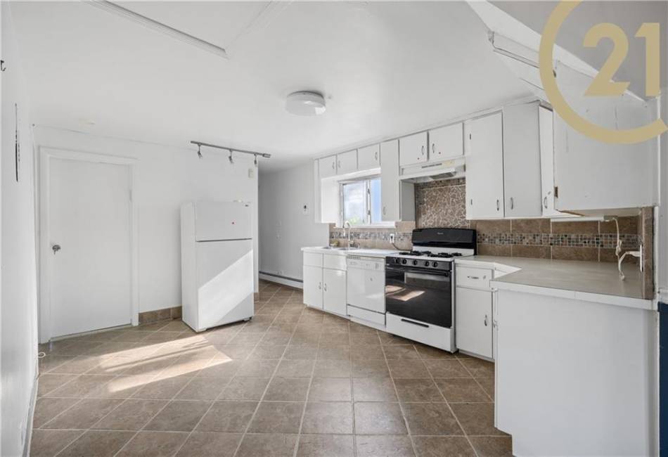 2024 Avenue L, Brooklyn, New York 11210, 7 Bedrooms Bedrooms, ,Residential,For Sale,Avenue L,468986