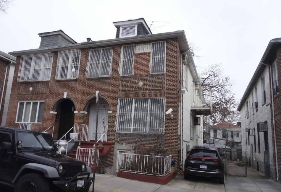 941 44th Street, Brooklyn, New York 11219, 5 Bedrooms Bedrooms, ,4 BathroomsBathrooms,Residential,For Sale,44th,469288