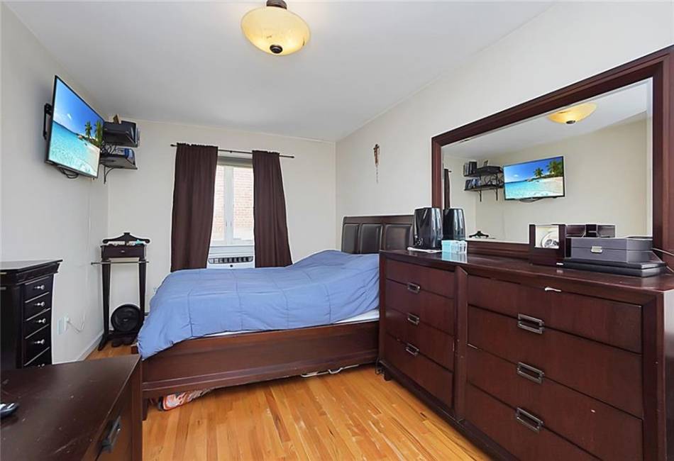 681 88th Street, Brooklyn, New York 11228, 2 Bedrooms Bedrooms, ,3 BathroomsBathrooms,Residential,For Sale,88th,472639