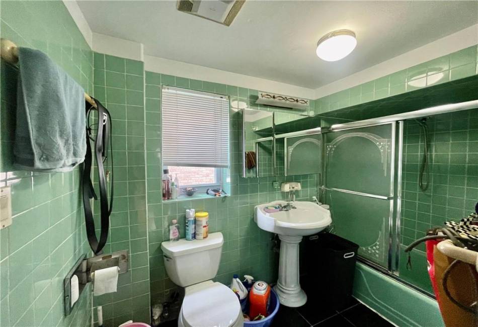 33 Avenue X, Brooklyn, New York 11223, 7 Bedrooms Bedrooms, ,4 BathroomsBathrooms,Residential,For Sale,Avenue X,472662