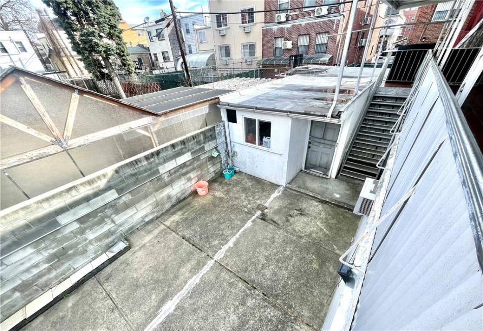 33 Avenue X, Brooklyn, New York 11223, 7 Bedrooms Bedrooms, ,4 BathroomsBathrooms,Residential,For Sale,Avenue X,472662