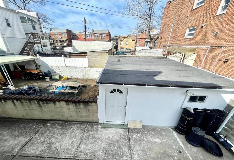 33 Avenue X, Brooklyn, New York 11223, 7 Bedrooms Bedrooms, ,4 BathroomsBathrooms,Residential,For Sale,Avenue X,472662