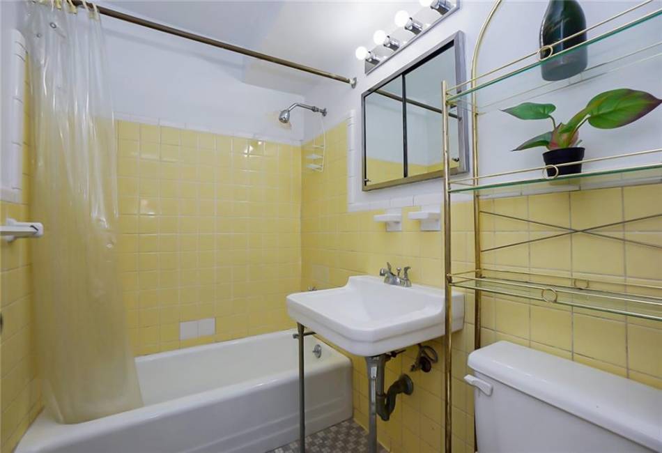 215 Adams Street, Brooklyn, New York 11201, 2 Bedrooms Bedrooms, ,1 BathroomBathrooms,Residential,For Sale,Adams,473363