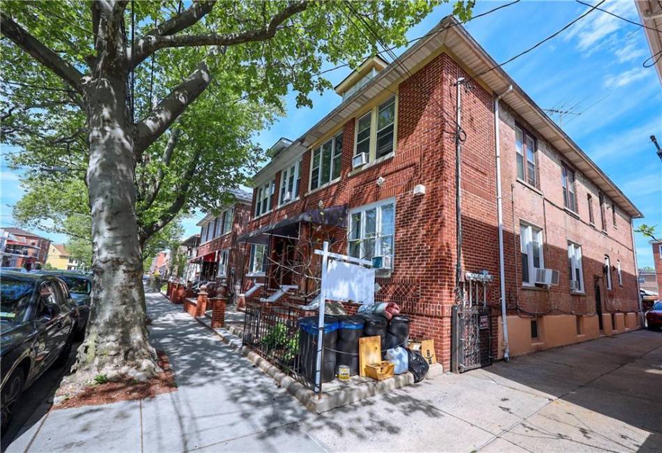 215 Bay 34th Street, Brooklyn, New York 11214, ,4 BathroomsBathrooms,Residential,For Sale,Bay 34th,473933