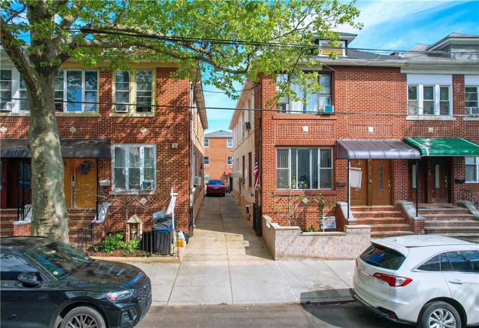 215 Bay 34th Street, Brooklyn, New York 11214, ,4 BathroomsBathrooms,Residential,For Sale,Bay 34th,473933