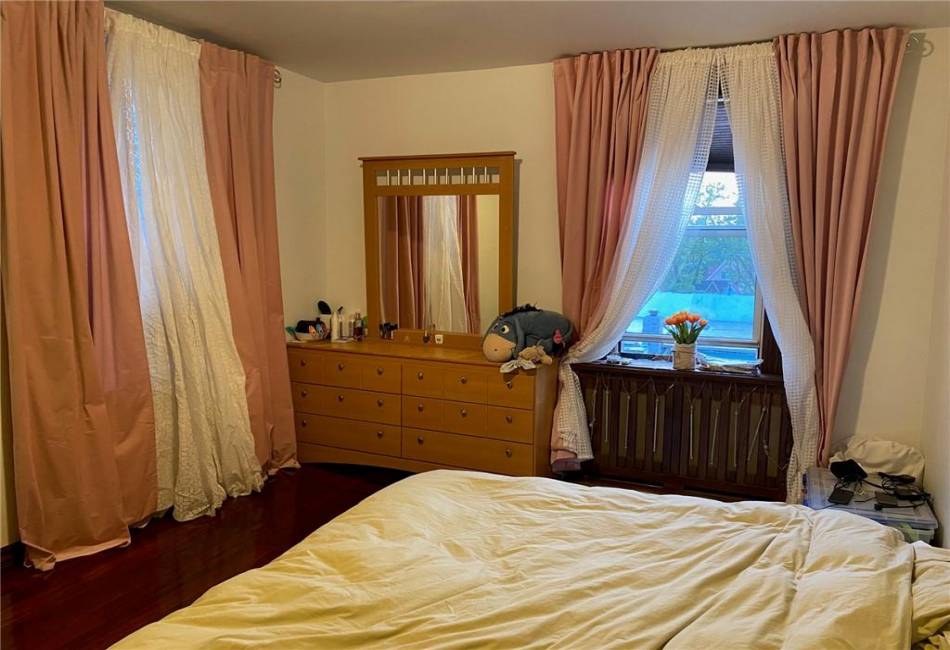 3202 Nostrand Avenue, Brooklyn, New York 11235, 1 Bedroom Bedrooms, ,1 BathroomBathrooms,Residential,For Sale,Nostrand,474084