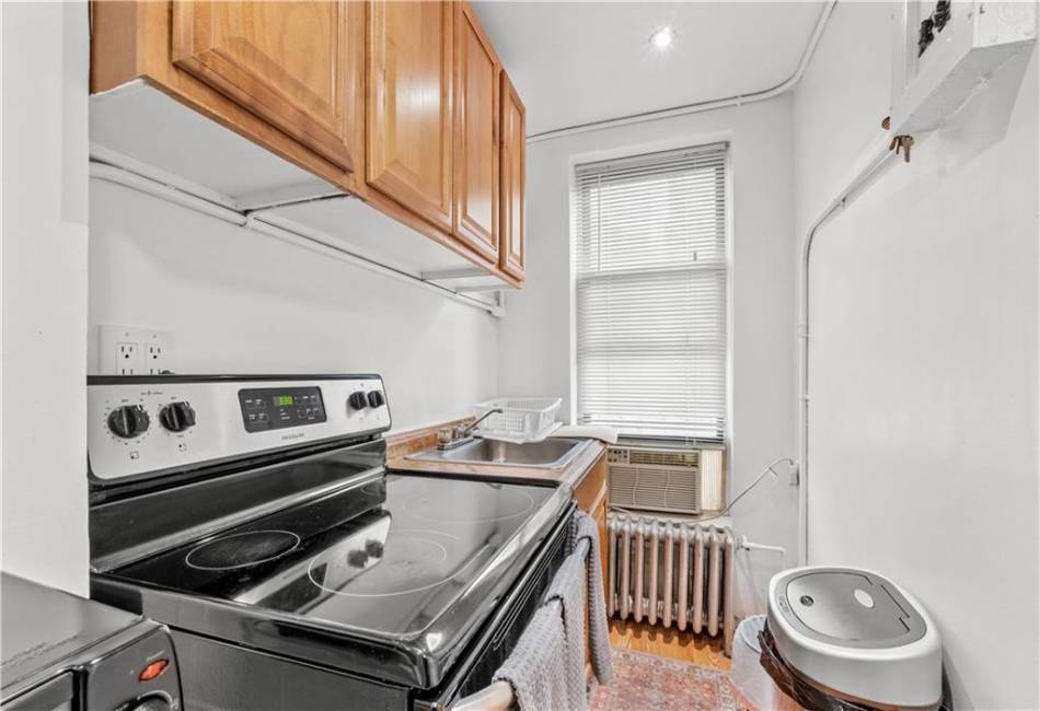 430 46th Street, Manhattan, New York 10036, 2 Bedrooms Bedrooms, ,1 BathroomBathrooms,Residential,For Sale,46th,475074