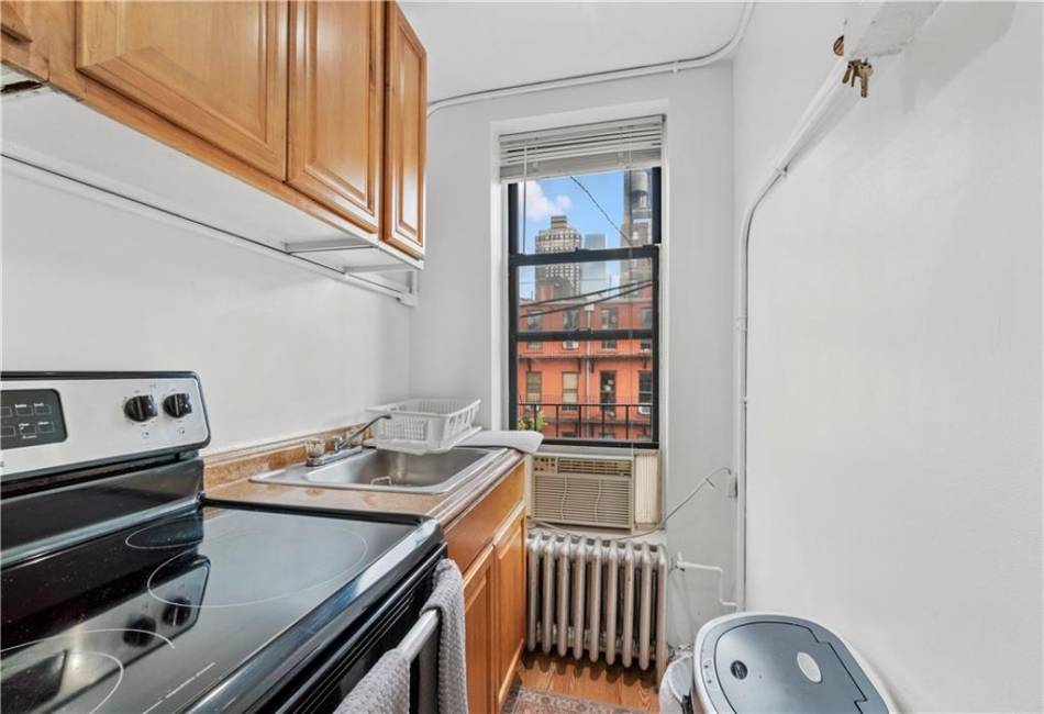 430 46th Street, Manhattan, New York 10036, 2 Bedrooms Bedrooms, ,1 BathroomBathrooms,Residential,For Sale,46th,475074