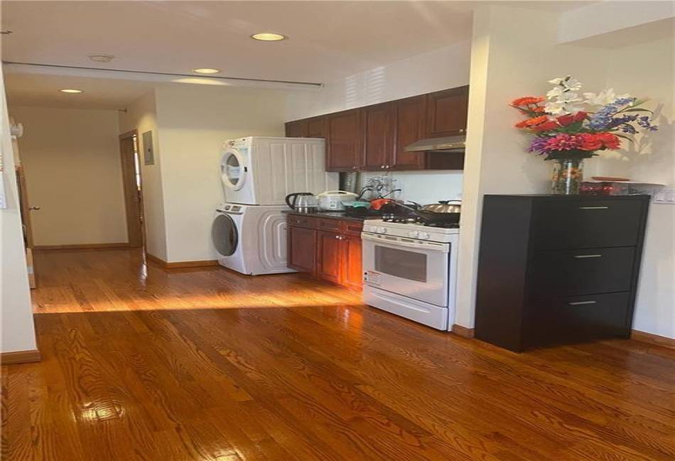 2543 16th Street, Brooklyn, New York 11214, 2 Bedrooms Bedrooms, ,1 BathroomBathrooms,Residential,For Sale,16th,475429