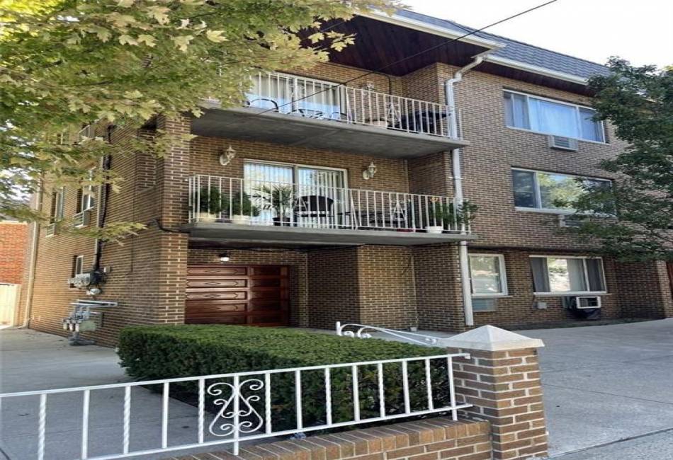 2007 49th Street, Astoria, New York 11105, 7 Bedrooms Bedrooms, ,3 BathroomsBathrooms,Residential,For Sale,49th,469116