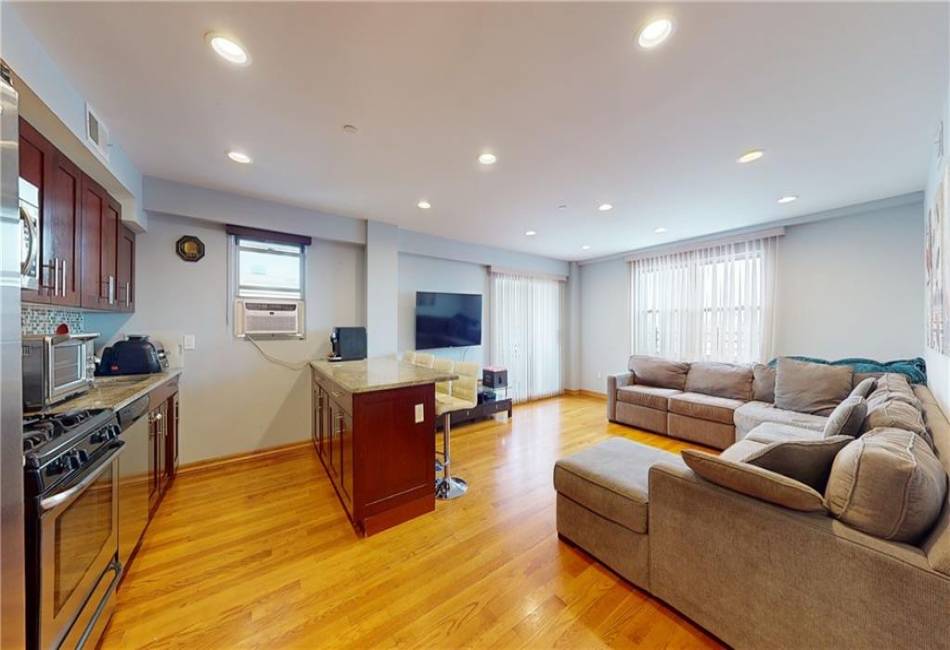 3015 Brighton 6th Street, Brooklyn, New York 11235, 3 Bedrooms Bedrooms, ,2 BathroomsBathrooms,Residential,For Sale,Brighton 6th,476066