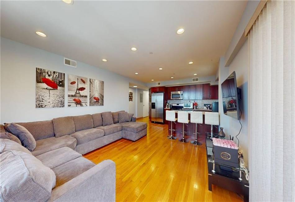 3015 Brighton 6th Street, Brooklyn, New York 11235, 3 Bedrooms Bedrooms, ,2 BathroomsBathrooms,Residential,For Sale,Brighton 6th,476066