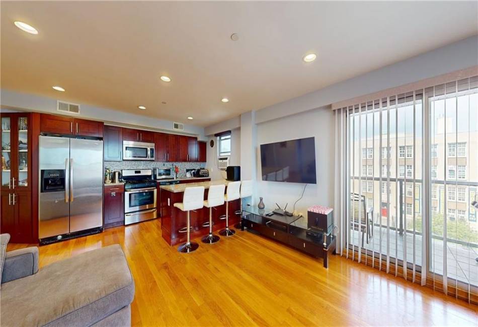 3015 Brighton 6th Street, Brooklyn, New York 11235, 3 Bedrooms Bedrooms, ,2 BathroomsBathrooms,Residential,For Sale,Brighton 6th,476066