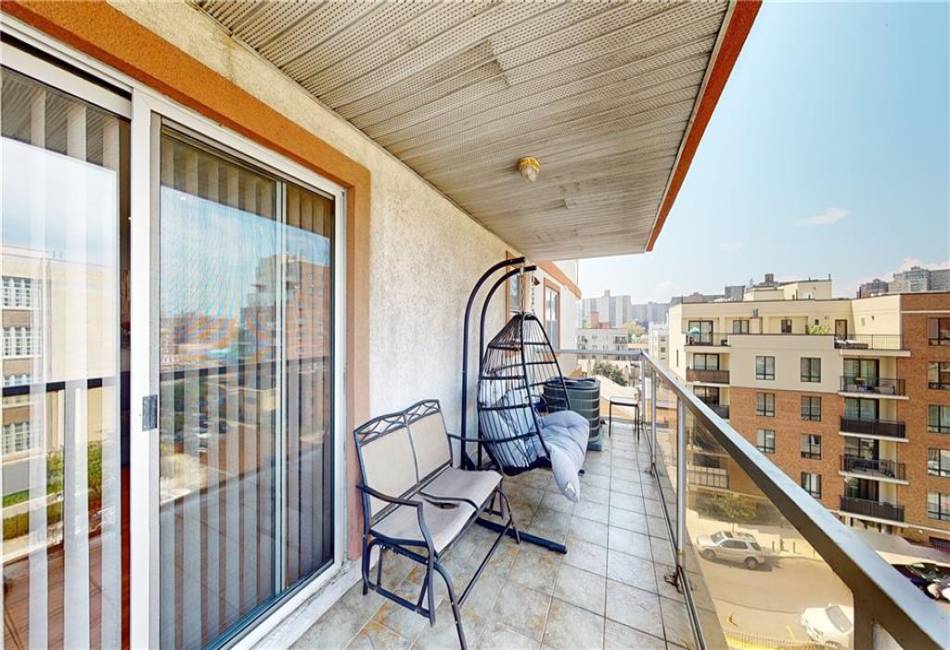 3015 Brighton 6th Street, Brooklyn, New York 11235, 3 Bedrooms Bedrooms, ,2 BathroomsBathrooms,Residential,For Sale,Brighton 6th,476066