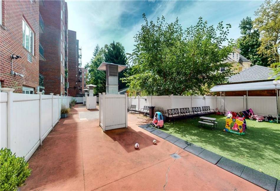 1138 Ocean Avenue, Brooklyn, New York 11230, 3 Bedrooms Bedrooms, ,2 BathroomsBathrooms,Residential,For Sale,Ocean,476778