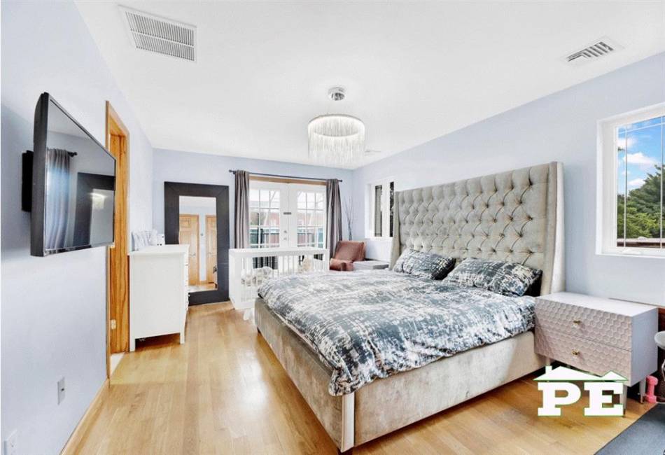 2642 7th Street, Brooklyn, New York 11235, 5 Bedrooms Bedrooms, ,4 BathroomsBathrooms,Residential,For Sale,7th,477124