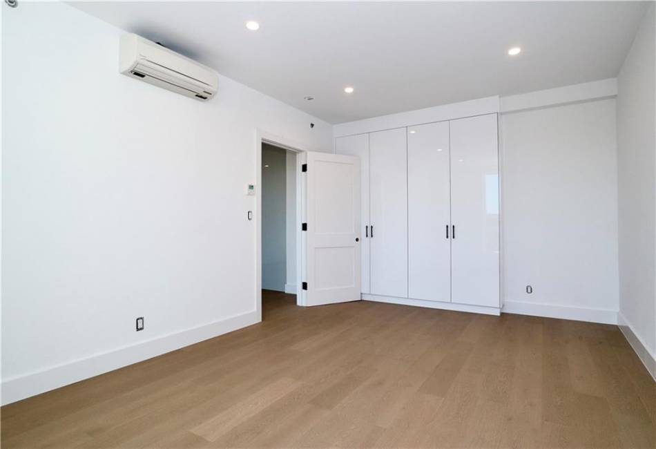 9964 3rd Avenue, Brooklyn, New York 11209, 2 Bedrooms Bedrooms, ,2 BathroomsBathrooms,Residential,For Sale,3rd,477354