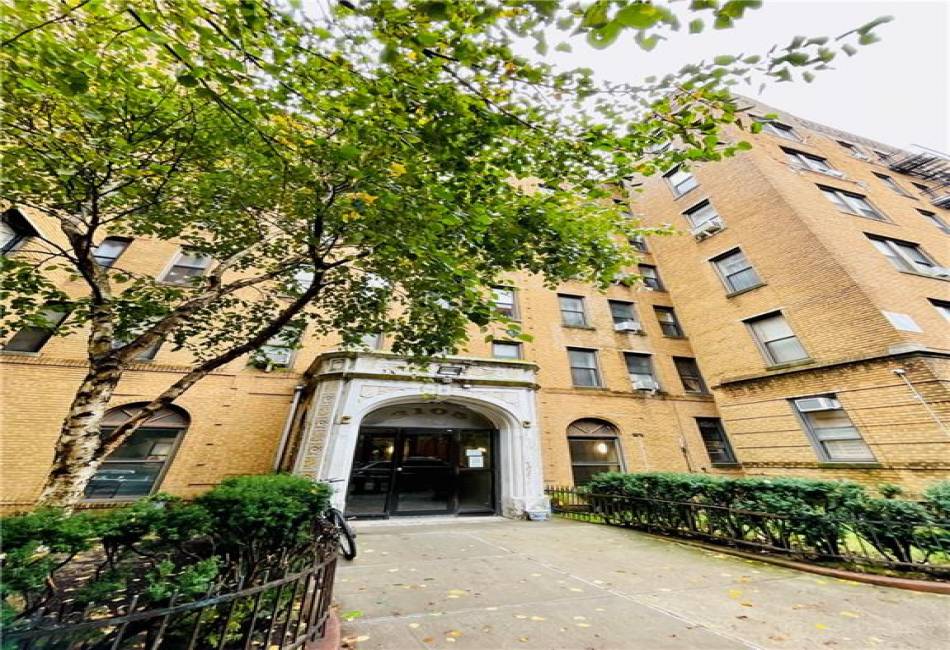 3105 Brighton 3rd Street, Brooklyn, New York 11235, 1 Bedroom Bedrooms, ,1 BathroomBathrooms,Residential,For Sale,Brighton 3rd,477633