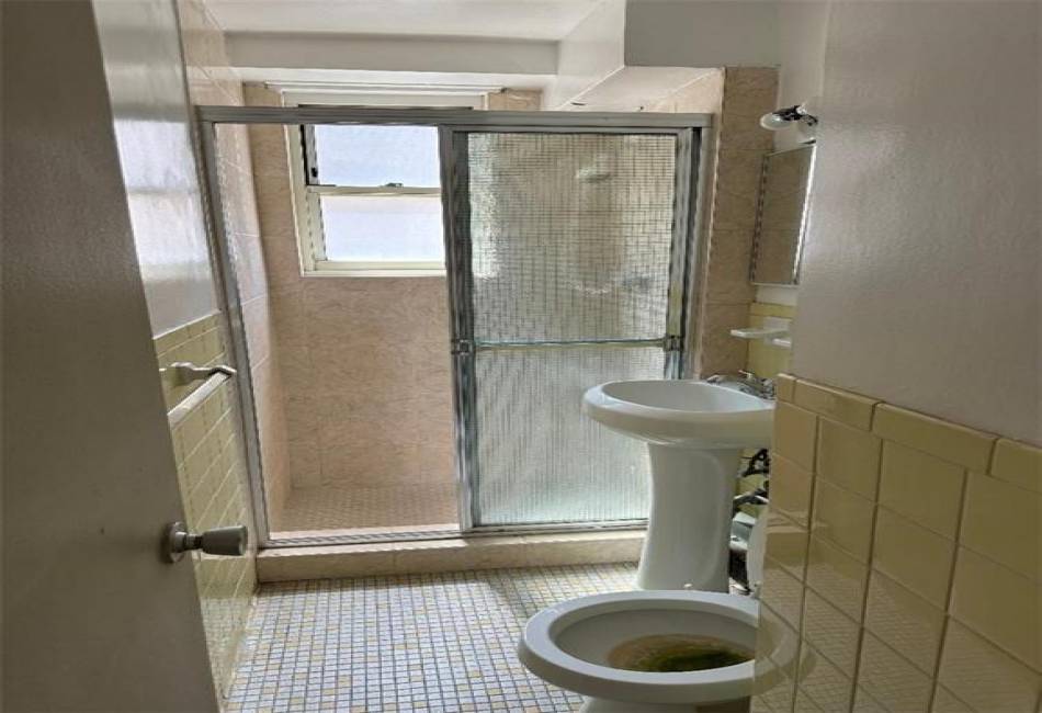 35 Seacoast Terrace, Brooklyn, New York 11235, 2 Bedrooms Bedrooms, ,2 BathroomsBathrooms,Residential,For Sale,Seacoast,478069