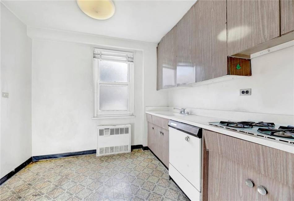 3215 Avenue H, Brooklyn, New York 11210, 2 Bedrooms Bedrooms, ,2 BathroomsBathrooms,Residential,For Sale,Avenue H,478284