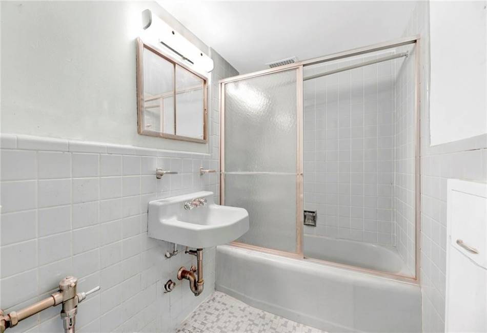 3215 Avenue H, Brooklyn, New York 11210, 2 Bedrooms Bedrooms, ,2 BathroomsBathrooms,Residential,For Sale,Avenue H,478284