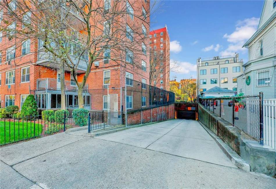 3215 Avenue H, Brooklyn, New York 11210, 2 Bedrooms Bedrooms, ,2 BathroomsBathrooms,Residential,For Sale,Avenue H,478284