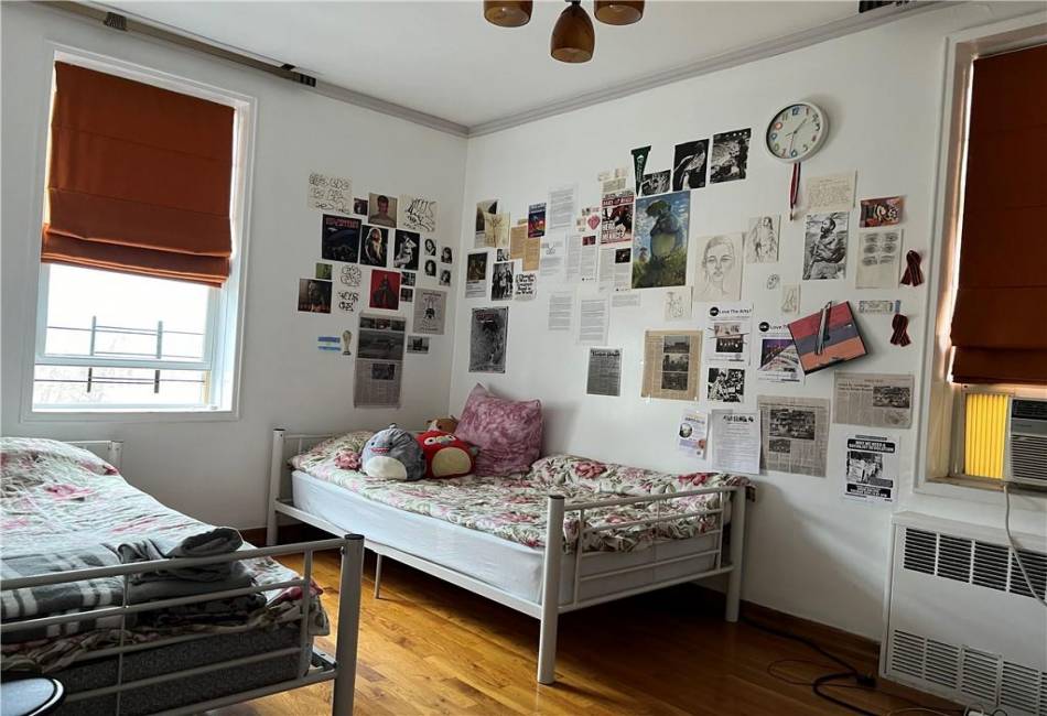 2727 Ocean Parkway, Brooklyn, New York 11235, 2 Bedrooms Bedrooms, ,1 BathroomBathrooms,Residential,For Sale,Ocean,478411