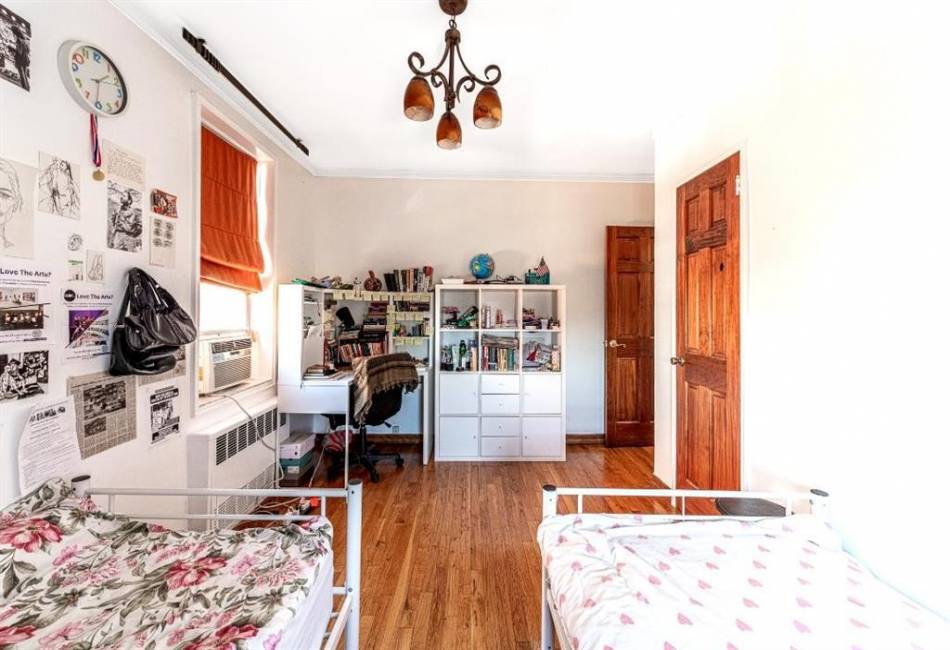 2727 Ocean Parkway, Brooklyn, New York 11235, 2 Bedrooms Bedrooms, ,1 BathroomBathrooms,Residential,For Sale,Ocean,478411