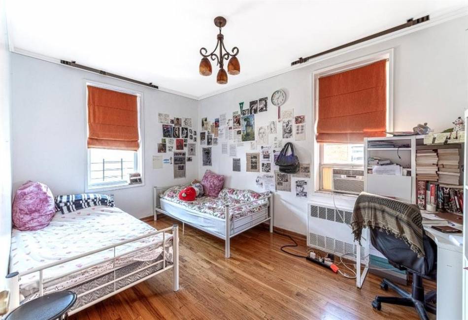 2727 Ocean Parkway, Brooklyn, New York 11235, 2 Bedrooms Bedrooms, ,1 BathroomBathrooms,Residential,For Sale,Ocean,478411