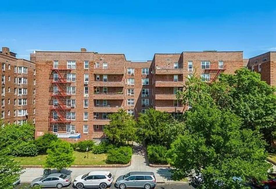 2727 Ocean Parkway, Brooklyn, New York 11235, 2 Bedrooms Bedrooms, ,1 BathroomBathrooms,Residential,For Sale,Ocean,478411