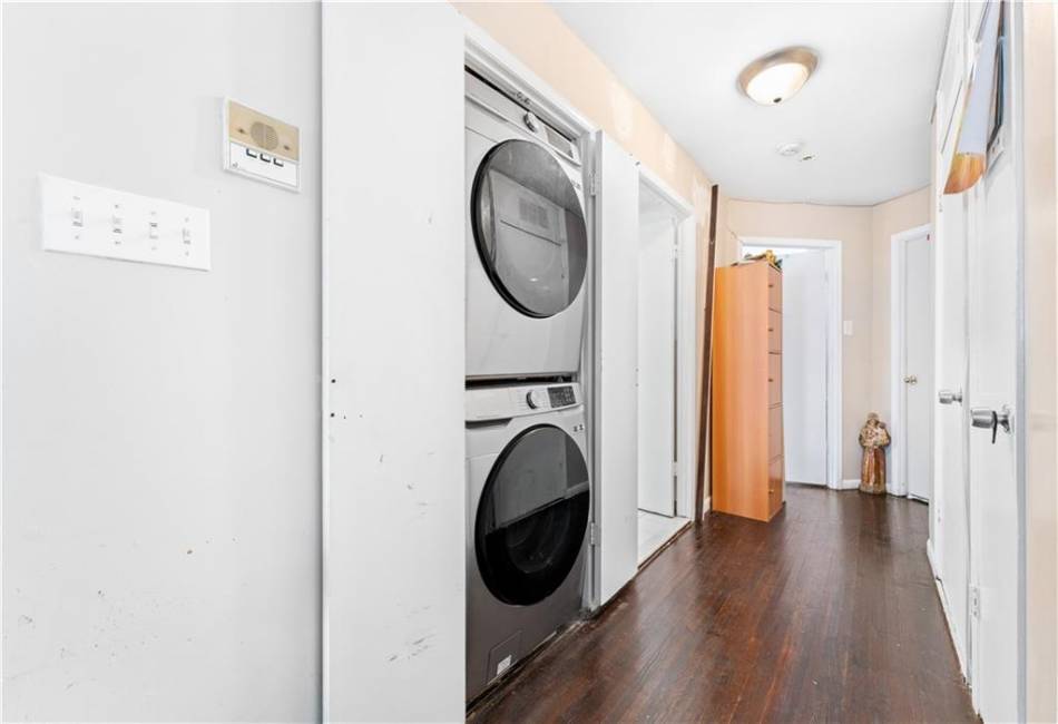 1220 Avenue Y, Brooklyn, New York 11235, 3 Bedrooms Bedrooms, ,2 BathroomsBathrooms,Residential,For Sale,Avenue Y,478949