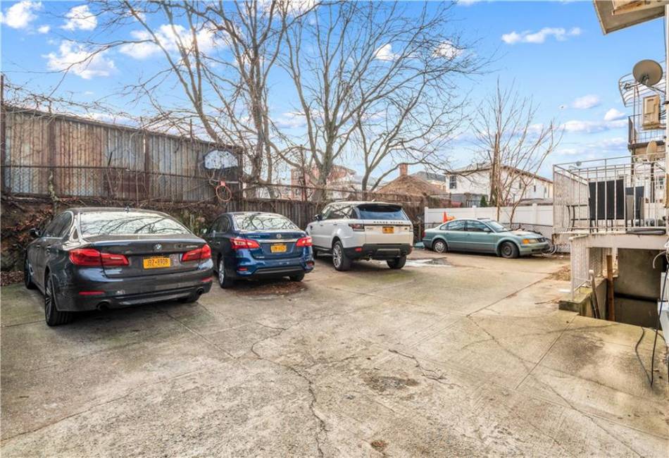 1220 Avenue Y, Brooklyn, New York 11235, 3 Bedrooms Bedrooms, ,2 BathroomsBathrooms,Residential,For Sale,Avenue Y,478949