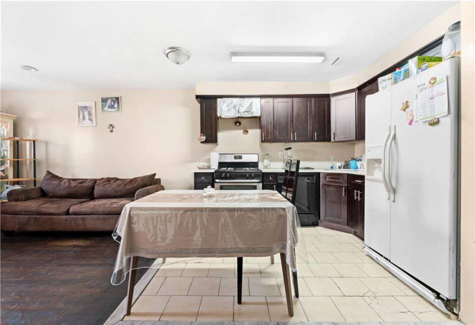 1220 Avenue Y, Brooklyn, New York 11235, 3 Bedrooms Bedrooms, ,2 BathroomsBathrooms,Residential,For Sale,Avenue Y,478949