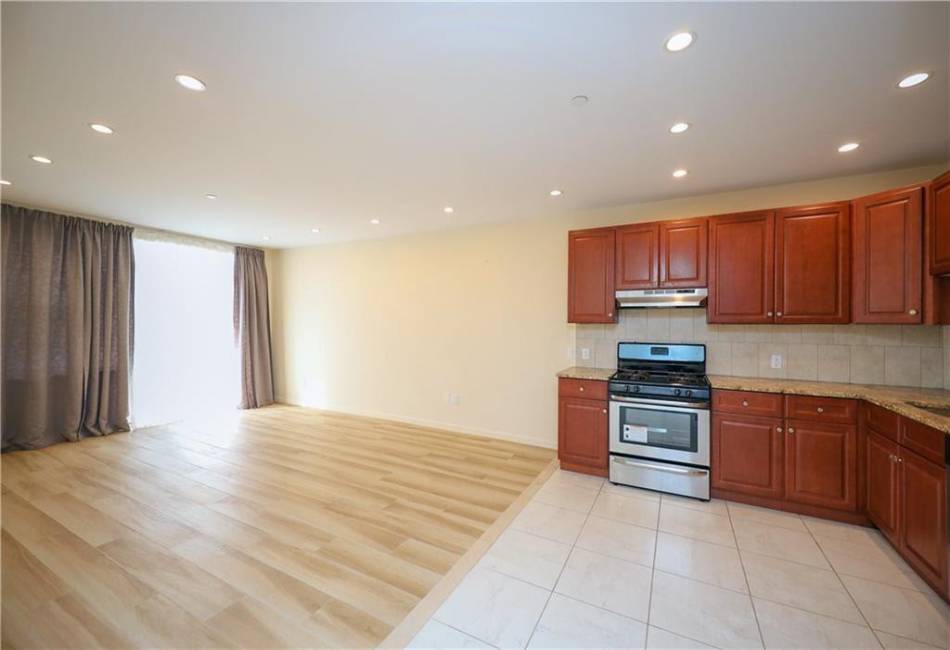 2818 17th Street, Brooklyn, New York 11225, 2 Bedrooms Bedrooms, ,2 BathroomsBathrooms,Residential,For Sale,17th,478970