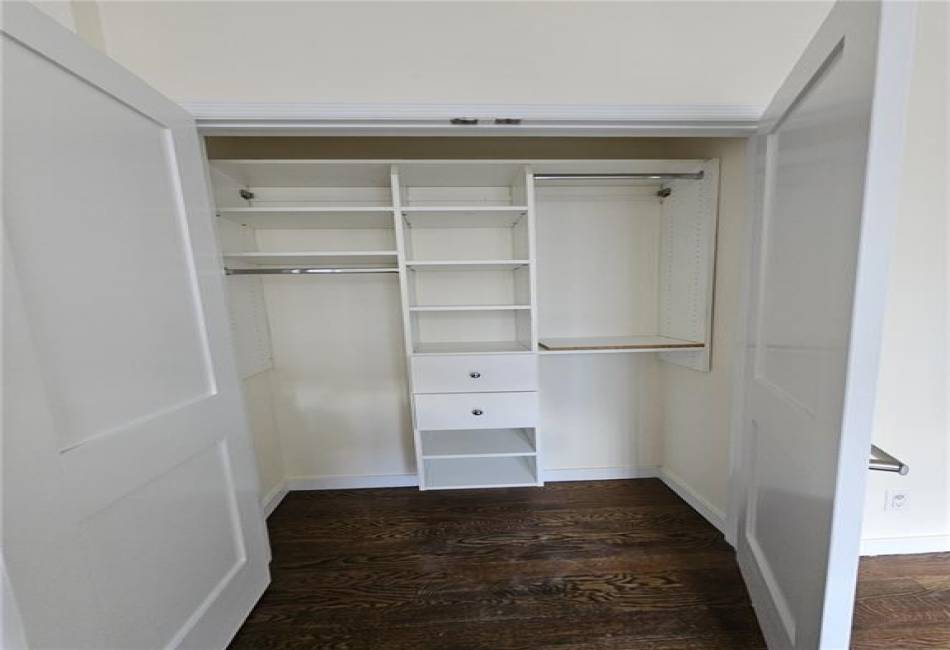 2833 Ocean Parkway, Brooklyn, New York 11235, 2 Bedrooms Bedrooms, ,2 BathroomsBathrooms,Residential,For Sale,Ocean,479018