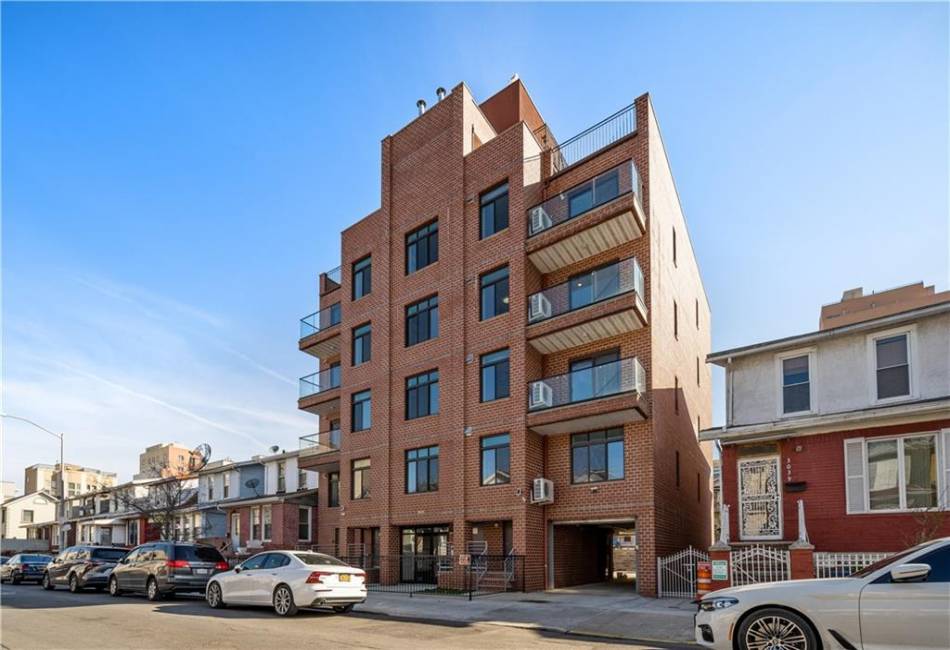 3031 Brighton 5th Street, Brooklyn, New York 11235, 2 Bedrooms Bedrooms, ,2 BathroomsBathrooms,Residential,For Sale,Brighton 5th,479304