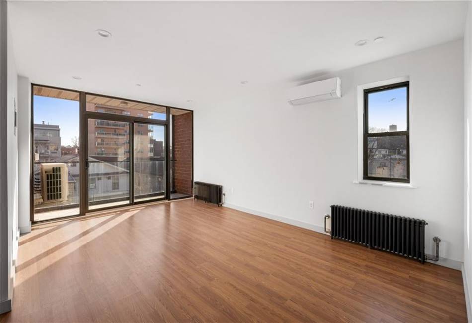 3031 Brighton 5th Street, Brooklyn, New York 11235, 2 Bedrooms Bedrooms, ,2 BathroomsBathrooms,Residential,For Sale,Brighton 5th,479304