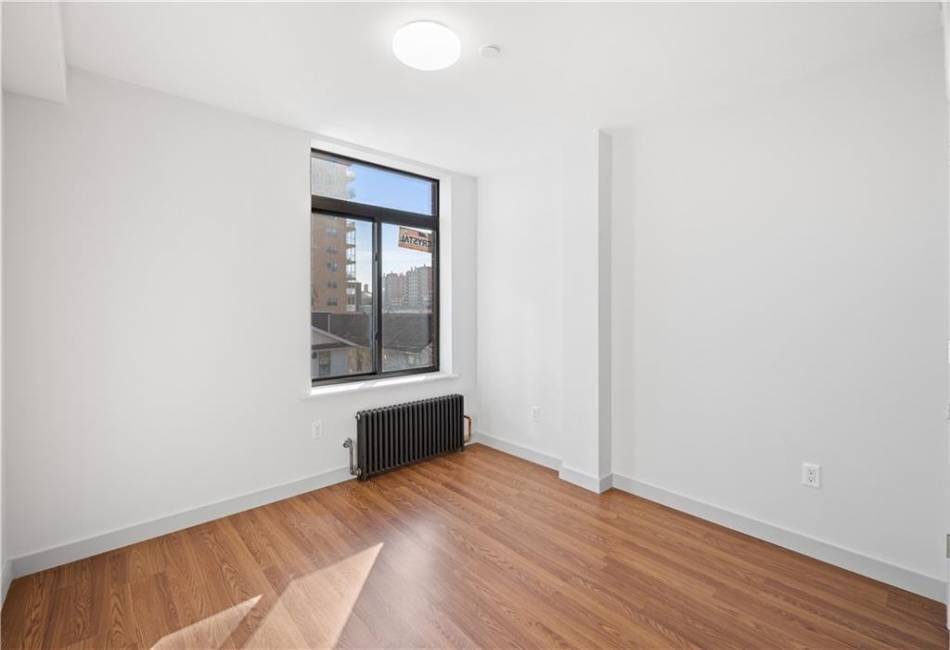 3031 Brighton 5th Street, Brooklyn, New York 11235, 2 Bedrooms Bedrooms, ,2 BathroomsBathrooms,Residential,For Sale,Brighton 5th,479304