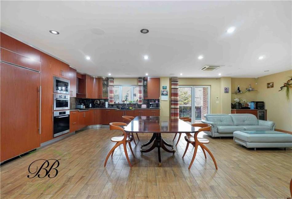 2711 26th Street, Brooklyn, New York 11235, 9 Bedrooms Bedrooms, ,7 BathroomsBathrooms,Residential,For Sale,26th,479040