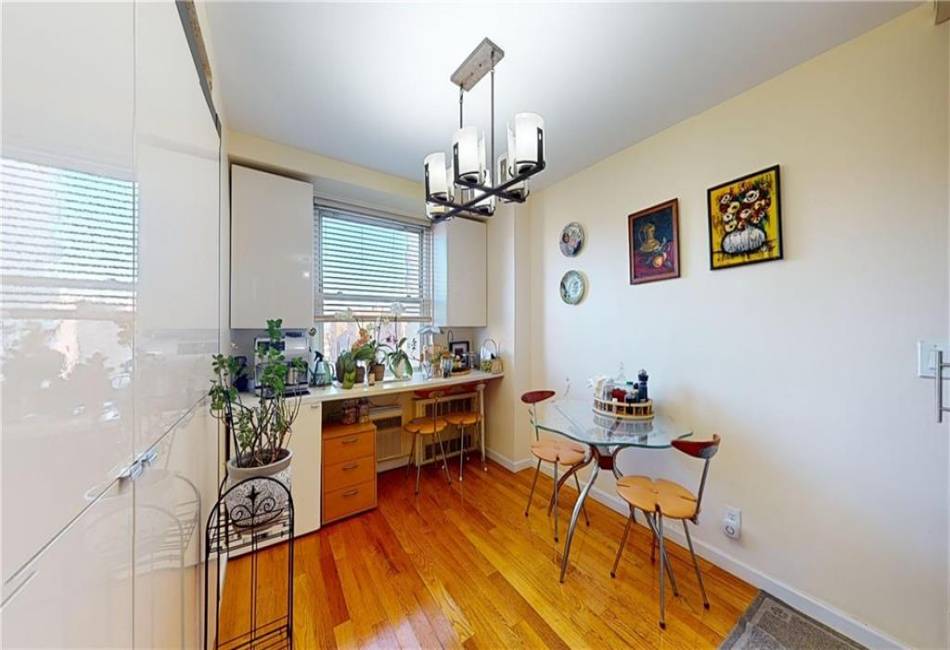 35 Seacoast Terrace, Brooklyn, New York 11235, 2 Bedrooms Bedrooms, ,2 BathroomsBathrooms,Residential,For Sale,Seacoast,479693