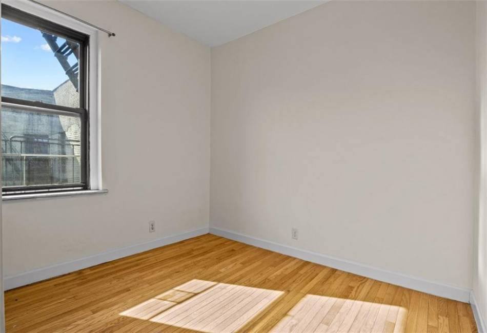 21-37 33rd Street, Brooklyn, New York 11105, 2 Bedrooms Bedrooms, ,1 BathroomBathrooms,Residential,For Sale,33rd,480001