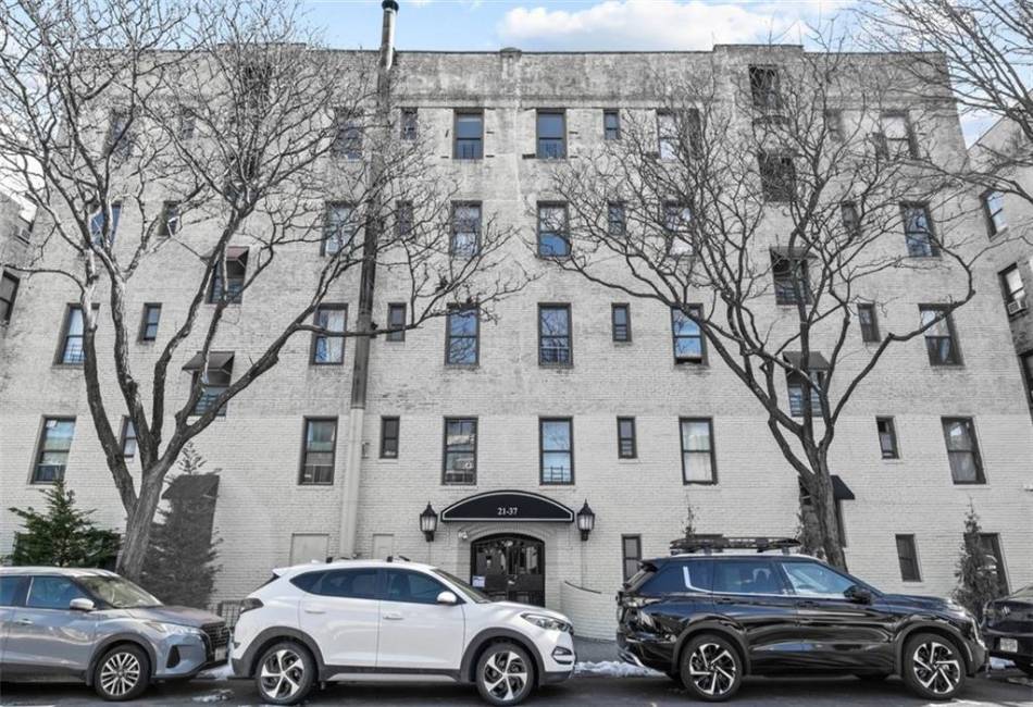 21-37 33rd Street, Brooklyn, New York 11105, 2 Bedrooms Bedrooms, ,1 BathroomBathrooms,Residential,For Sale,33rd,480001