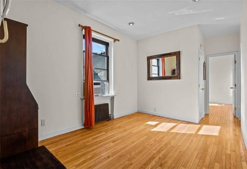 21-37 33rd Street, Brooklyn, New York 11105, 2 Bedrooms Bedrooms, ,1 BathroomBathrooms,Residential,For Sale,33rd,480001