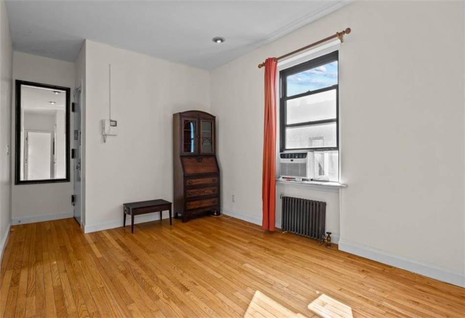 21-37 33rd Street, Brooklyn, New York 11105, 2 Bedrooms Bedrooms, ,1 BathroomBathrooms,Residential,For Sale,33rd,480001