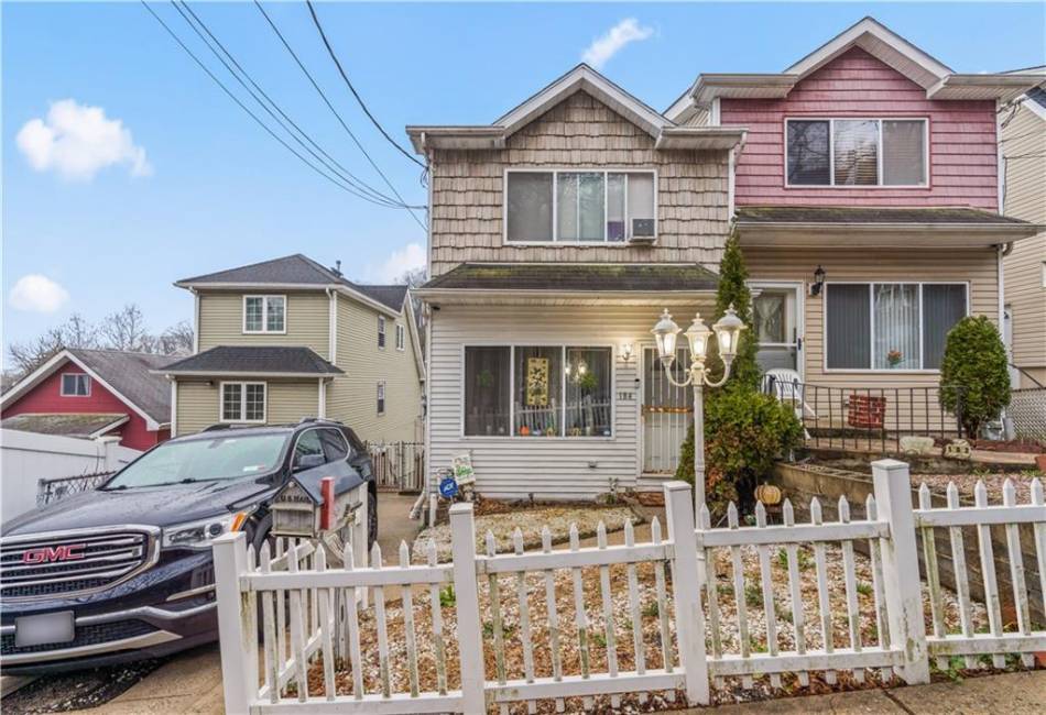 184 Hillside Avenue, Staten Island, New York 10304, 3 Bedrooms Bedrooms, ,2 BathroomsBathrooms,Residential,For Sale,Hillside,480357