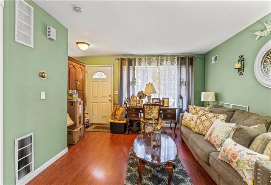 184 Hillside Avenue, Staten Island, New York 10304, 3 Bedrooms Bedrooms, ,2 BathroomsBathrooms,Residential,For Sale,Hillside,480357