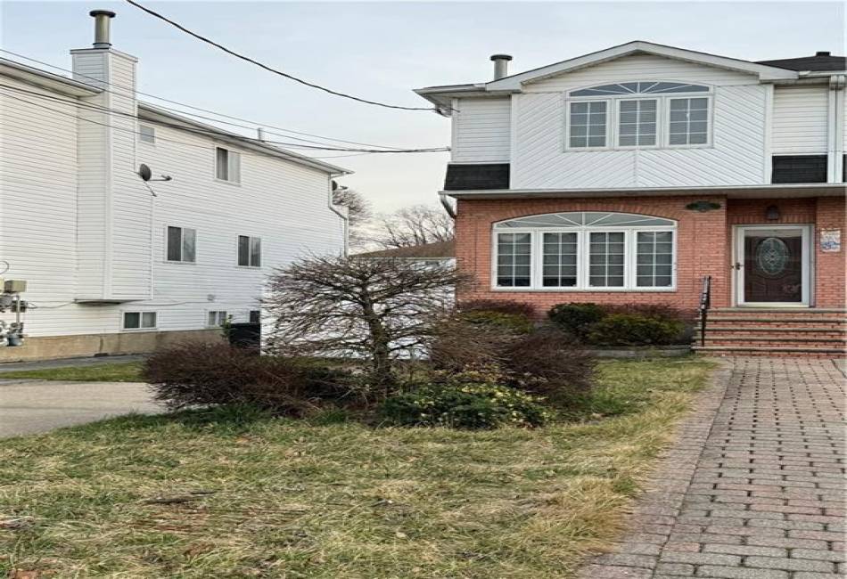 1580 Woodrow Road, Staten Island, New York 10309, 4 Bedrooms Bedrooms, ,3 BathroomsBathrooms,Residential,For Sale,Woodrow,480479