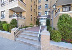 150 West End Avenue, Brooklyn, New York 11235, 1 Bedroom Bedrooms, ,1 BathroomBathrooms,Residential,For Sale,West End,479057