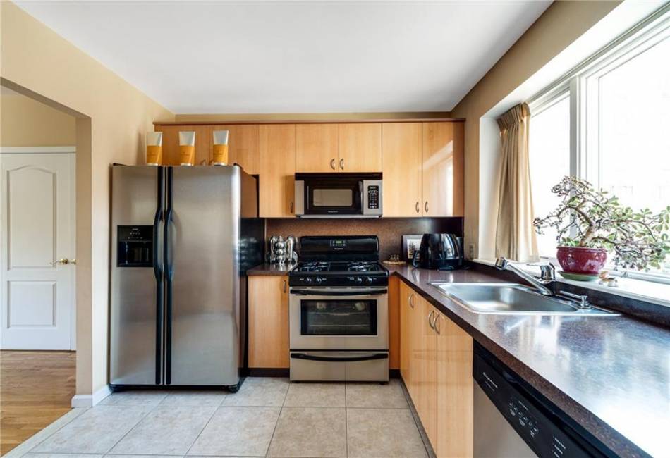 2900 29th Street, Brooklyn, New York 11235, 3 Bedrooms Bedrooms, ,2 BathroomsBathrooms,Residential,For Sale,29th,480703